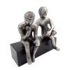 Bliźnięta - figurka dekoracyjna metalowa na drewnianej podstawie