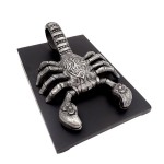 Скорпион - декоративная алюминиевая фигурка на деревянной основе.