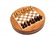 Magnetic chess pieces in a round box