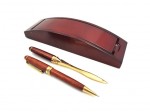 Długopis i nóż do papieru w pięknym drewnianym pudełku