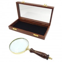 Reading magnifier - magnifying glass in an ...