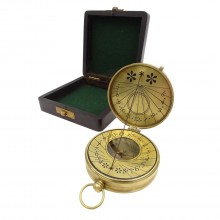 Sundial with a compass by Vasco da Gama