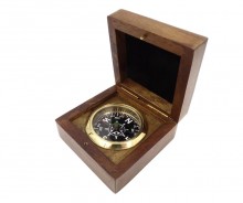 Brass compass in a 5 cm wooden box