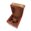 Игровые кости в деревянной коробке – элегантность и традиции в одном!