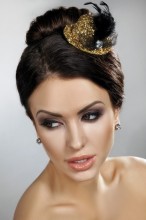 Hair ornament - golden hat with feathers
