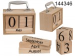 Drewniany kalendarz walizeczka